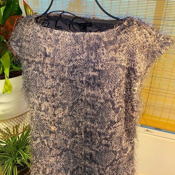 BANANA REPUBLIC ABSTRACT SNAKE SKIN PRINT FRINGE EYELASH BLACK & GRAY TOP S NWT - Picture 4 of 16